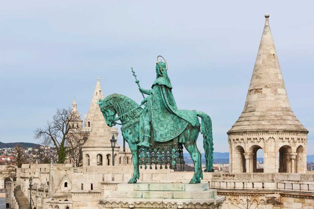 Gibt es irgendwelche kulturellen Normen oder Umgangsformen, die ich in Budapest beachten sollte?