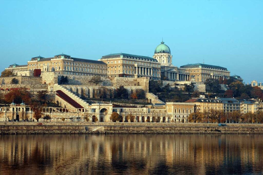 How do I visit Buda Castle, and what’s there to see?